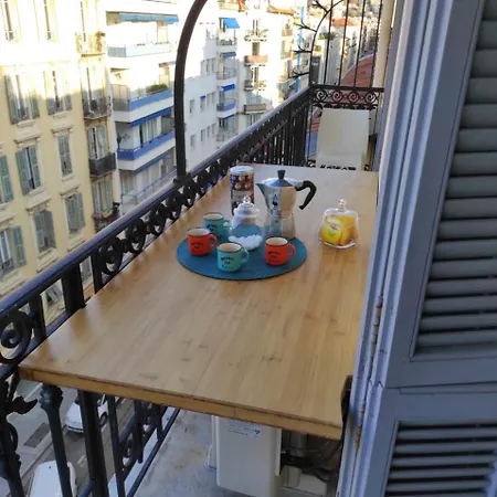 Pretty And Quiet Top Floor 2 Bedroom Flat In The Port Area Of Nizza Exterior foto