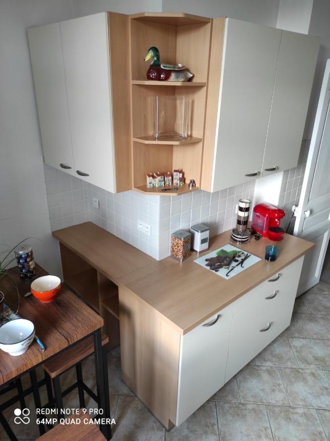 Pretty And Quiet Floor 2 Bedroom Flat In The Port Area Of Nice
