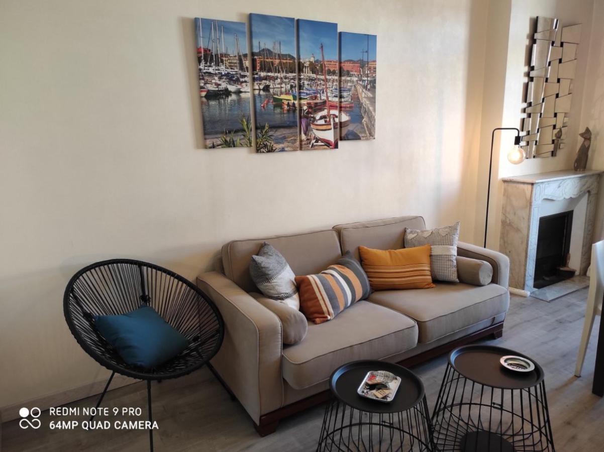 Pretty And Quiet Floor 2 Bedroom Flat In The Port Area Of Apartment *