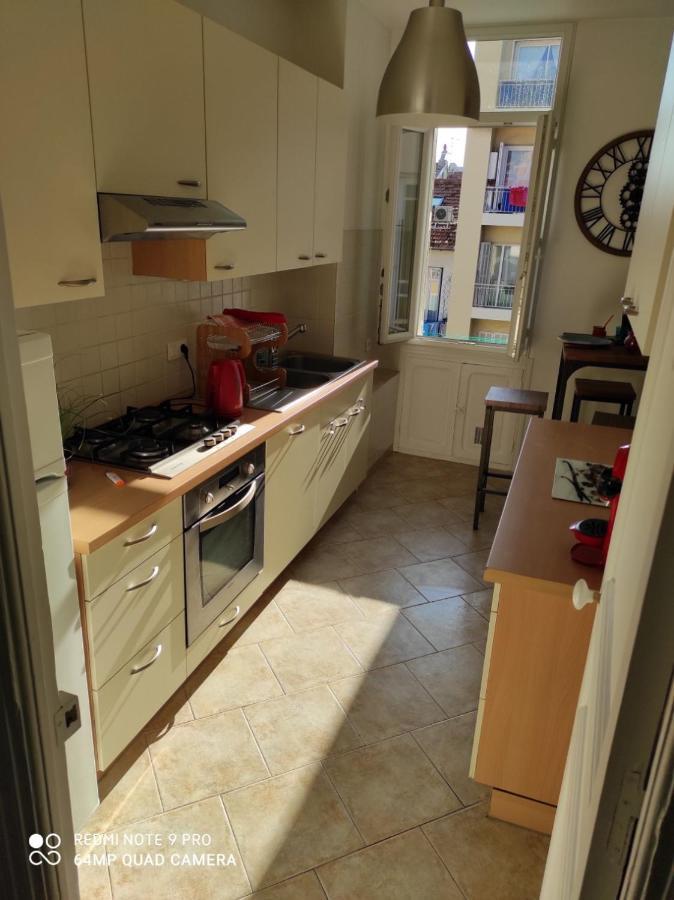 Pretty And Quiet Floor 2 Bedroom Flat In The Port Area Of * Nizza